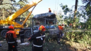 Гвоздей тел и монета използвани за ремонт на автобусаубиец