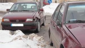 Два автомобила се удариха до Томбул джамия в Шумен