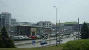Разпилян товар затрудни движението по бул Христо Ботев