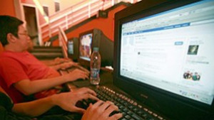 Facebook измести популярността на блоговете сред младите