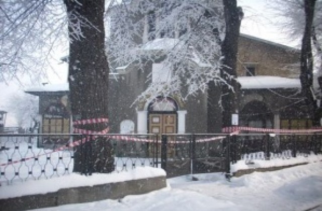 Събират средства за укрепване на рушаща се свищовска църква