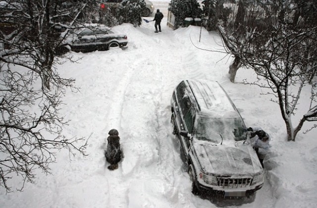 КАТ ескортира снегорините при почистването на булeвардите в София