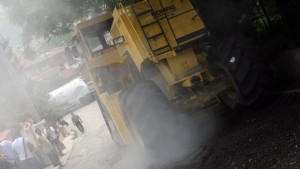 Ремонтират уличната мрежа на завишени цени