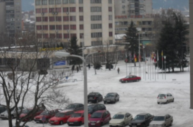 Повечето улици в Сливен са заледени