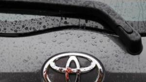 Тойота изтегля над 430 000 хибридни автомобила по света