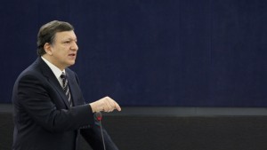 Новата ЕК започва работа след осеммесечно безвластие