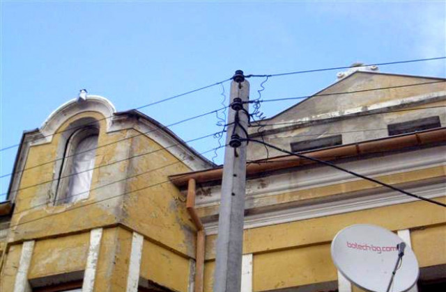 Три села са без ток, много коли закъсаха