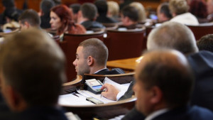 Университетите ще дават титлата професор а научната колегия доктор