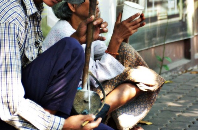 Мобилни екипи ще следят за деца просяци по столичните улици