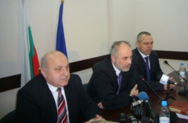 Без съкращения в Ремотекс, призова социалният министър