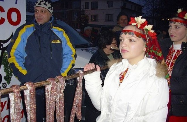 Празнично мезе с червено вино в Банско