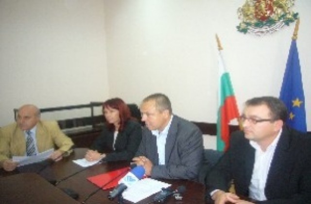 Областният търси финансиране за недовършения мост на р.Тунджа