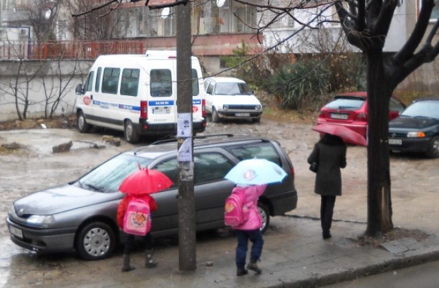 Дъждът наводни къщи и дворове  в Старозагорско