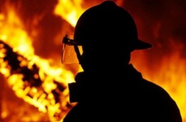 Горя камион с 200 бутилки метан в центъра на Димитровград