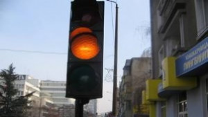 Болницата блокирана от спрели автомобили