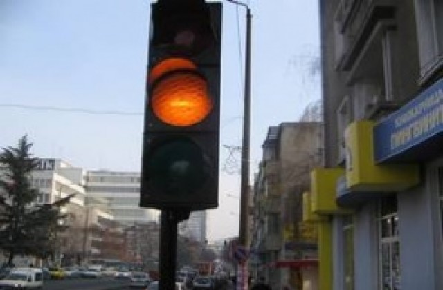 Болницата блокирана от спрели автомобили