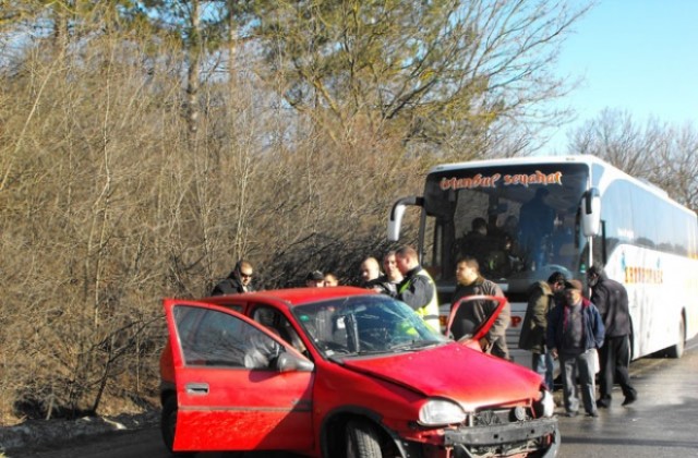 Трета катастрофа на заледен път в Разградско