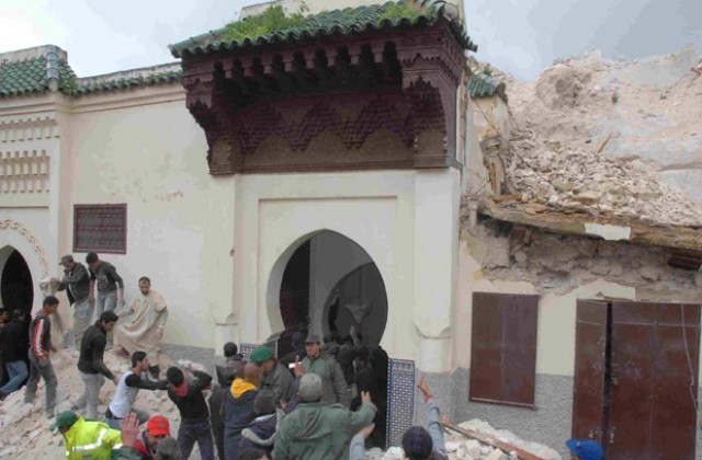 Броят на жертвите от срутването на минаре в Мароко расте