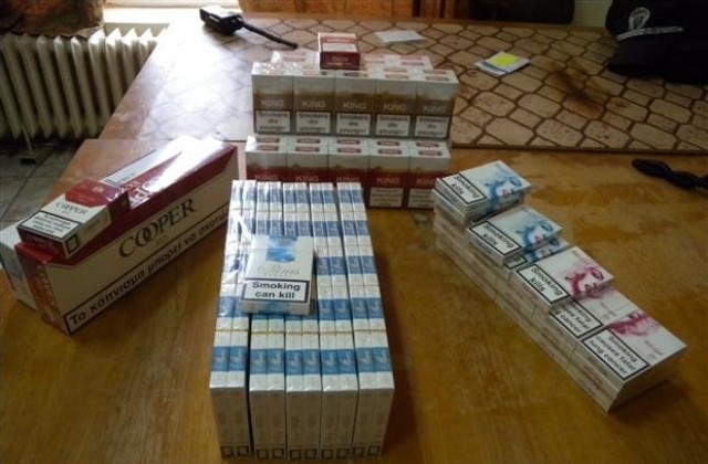 Неизвестен открадна 65 стека цигари, дъвки и пари