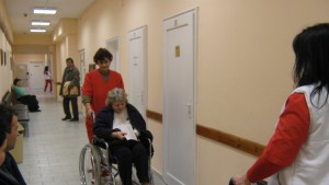 Бургаската болница получи нови инвалидни колички