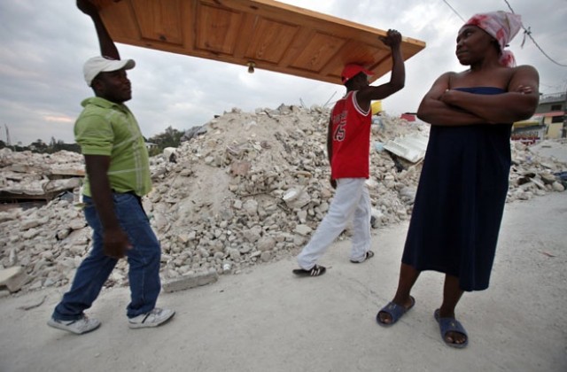 Броят на жертвите на земетресението в Хаити може да  достигне 300 000