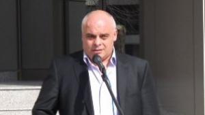 Фирма сезира министър Караджова за нарушения на Лечков като възложител