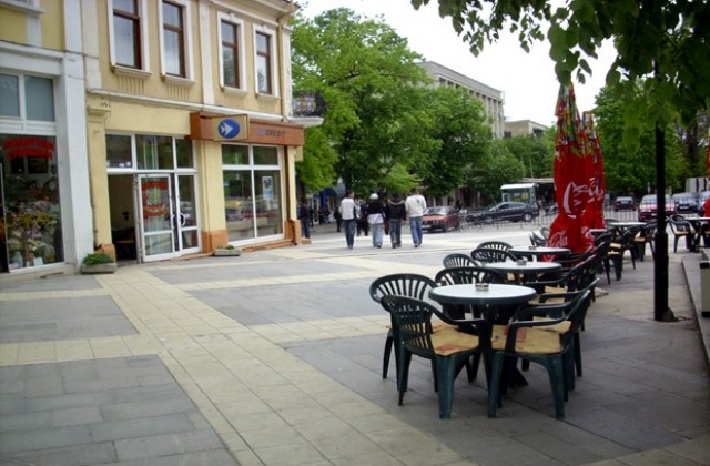 Бизнесът иска заведенията на открито в Шумен да работят до полунощ през лятото