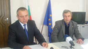 Йордан Николов предостави за управление двора на Кукления театър