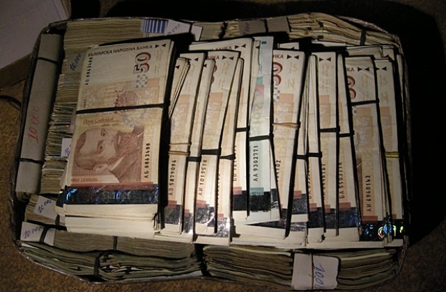 Задържаха мъж за изнудване, натрупал над 300 000 лева