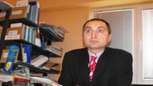 Проверяват плащало ли е данъци НПО на президентски съветник