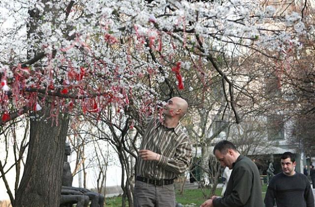 От -7° до 25° ще сочат термометрите през март