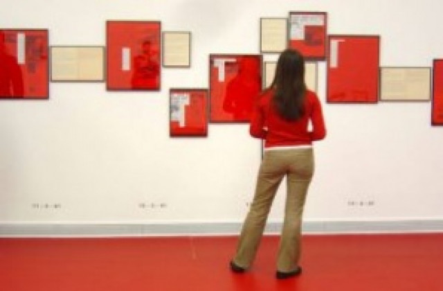 Кандидат художници откриват изложба в четири града