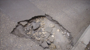 Протест заради дупките във Варна