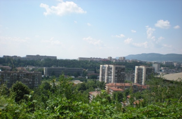 Празник за деца Радостни, засмени, бели и червени