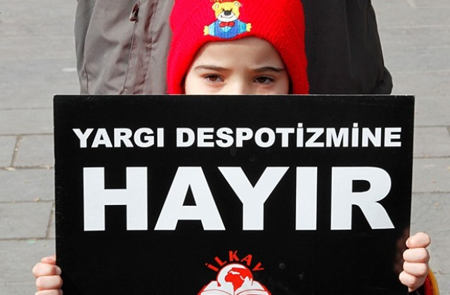 Разцеплението в Турция се задълбочава