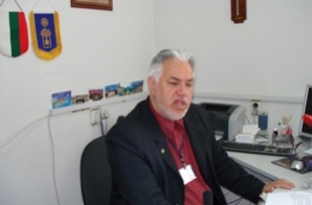 Надиграват се в езиковата гимназия