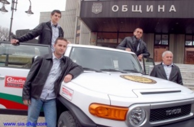 Състезателен автомобил ще рекламира Варна