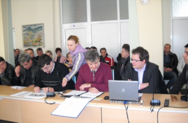 ДАНС одобрява всеки работник и машина на Ново село