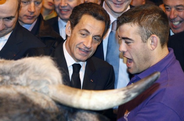 Не трябва да се допуска Гърция да банкрутира, смята Саркози