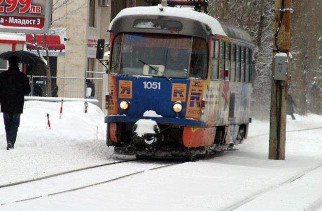 Част от градския транспорт се движи със закъснение