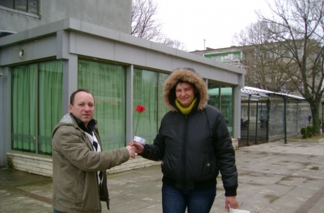 От ГЕРБ поздравиха жените от дома в Българево