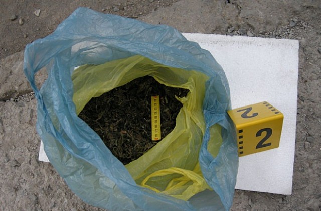 Разбиха престъпна група, разпространявала наркотици в Шумен