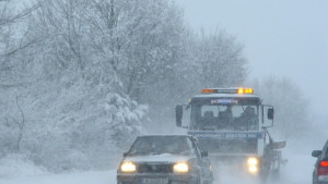Два тира катастрофираха трети задръсти магистралата