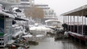 Огромни вълни потопиха лодки в Балчик