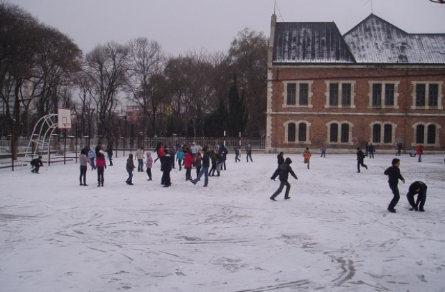 Дървена ваканция в 5 общини, във Варна ще се учи