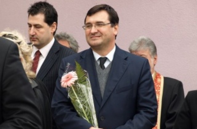 Кметът: Колкото повече ме натискат, толкова по-твърд ставам