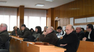 Лекарите работещи в старата поликлиника за приватизация на сградата