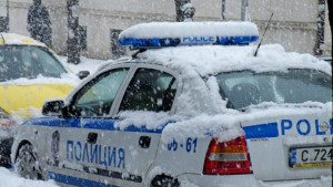 Два Опела пострадаха от крадци
