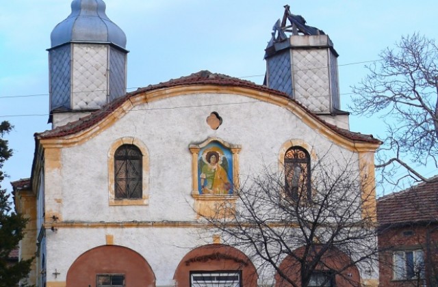 150-годишен храм се руши в село Милковица, жителите се мъчат да го спасят