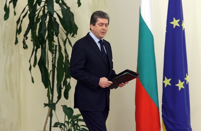 Президентът не е съгласен с антикризисна политика на парче